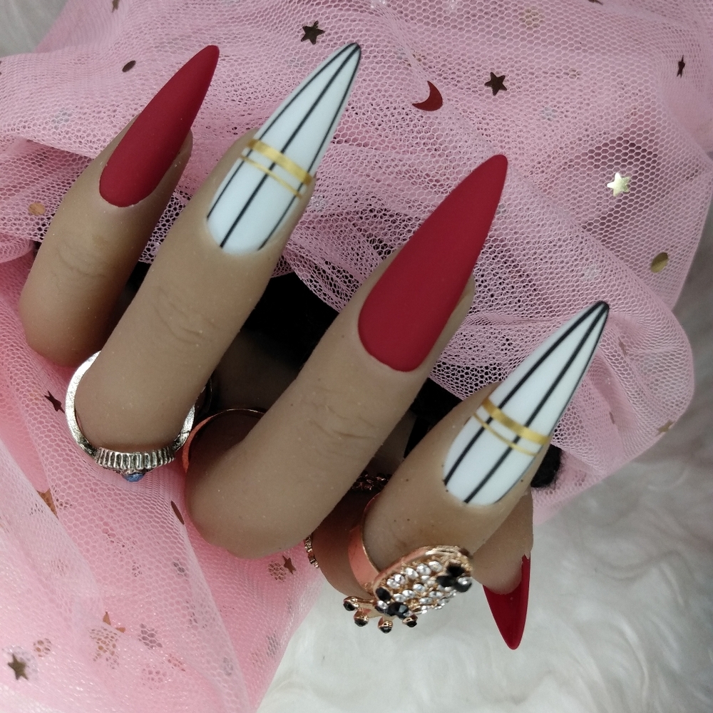 Press on nails (long stiletto)